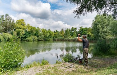 Angler am Hirschfeldsee | Sperrfechter Freizeitpark Oedheim | HeilbronnerLand | © Sperrfechter Freizeitpark