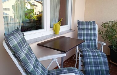 Zwei große Liegestühle mit Auflagen und ein kleiner Tisch | © Neckar-Zaber-Tourismus e.V.