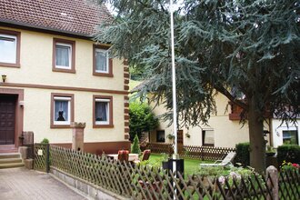 Außenansicht mit Garten der Ferienwohnung Haus am Neckar in Neckargemünd | © Ferienwohnung Haus am Neckar