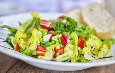 Hotel & Café Fachwerk in Vellberg: Frischer Salat | © Hohenlohe + Schwäbisch Hall Tourismus e. V.