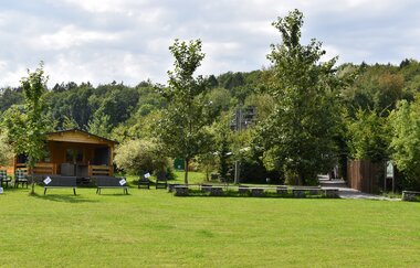 Flugvorführungen und Falkner-Workshops in der Greifvogelanlage am Spatzenwald | Wüstenrot | HeilbronnerLand | © Greifvogelanlage am Spatzenwald