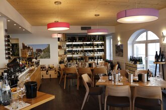 Innenbereich der Vinothek Weinmanufaktur Ingelfinger Fass | © Touristikgemeinschaft Hohenlohe e. V. | Schlosshotel Ingelfingen