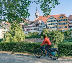 Neckartal-Radweg Tübingen Neckarfront | © Geschäftsstelle Neckartal-Radweg_Maximilian Semsch