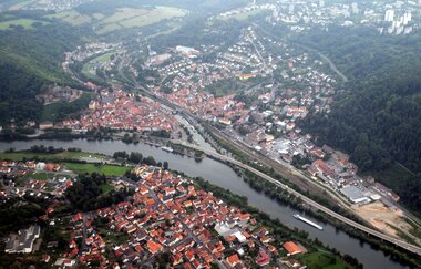 Wein-Radreise 7. Etappe: Zu den Mainburgen | © Von Fritz Geller-Grimm supported by Rüdiger Wandke - Eigenes Werk, CC BY-SA 3.0, https://commons.wikimedia.org/w/index.php?curid=12639328